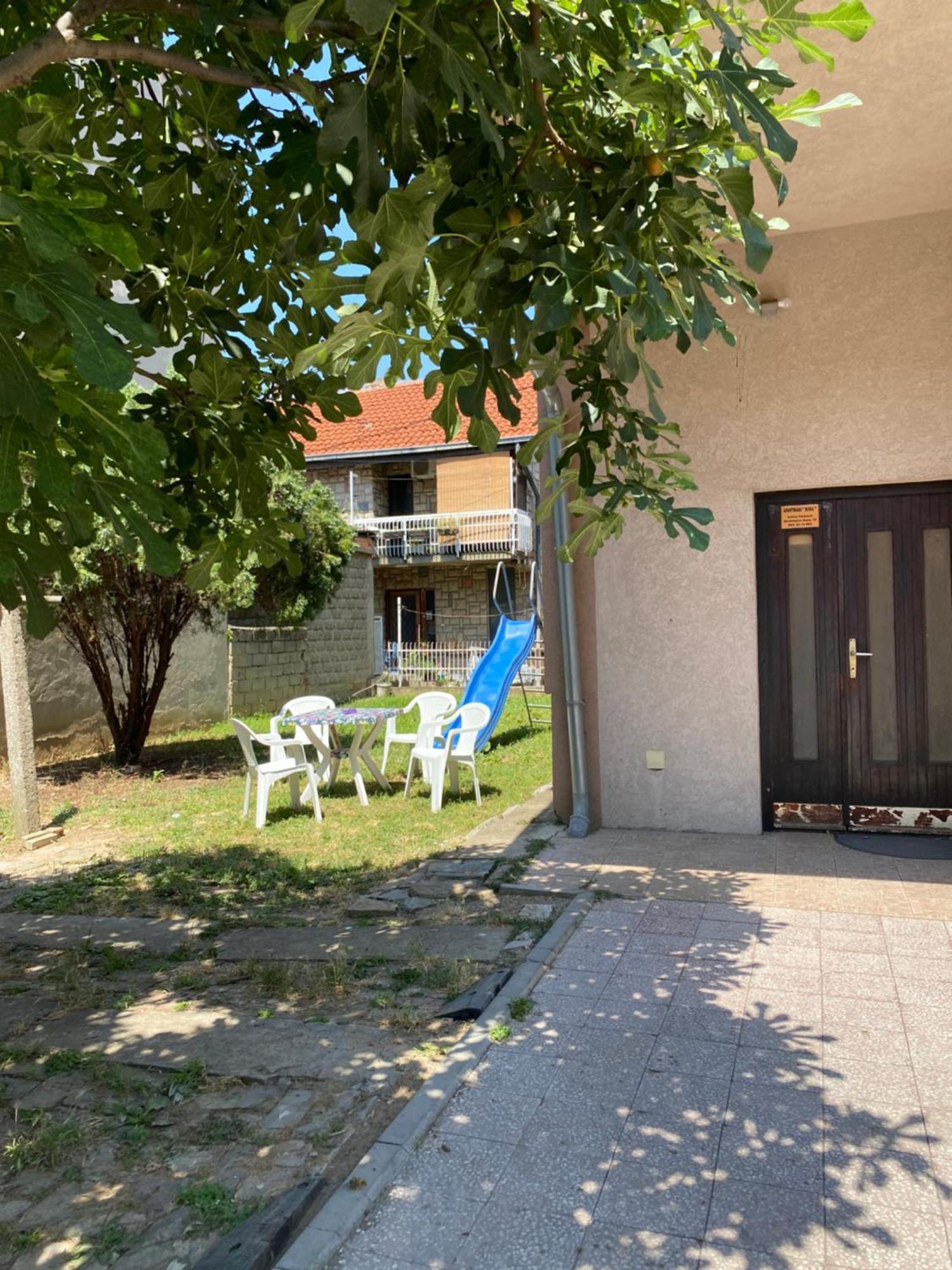 Apartmani Dora Leskovac Лесковац Экстерьер фото