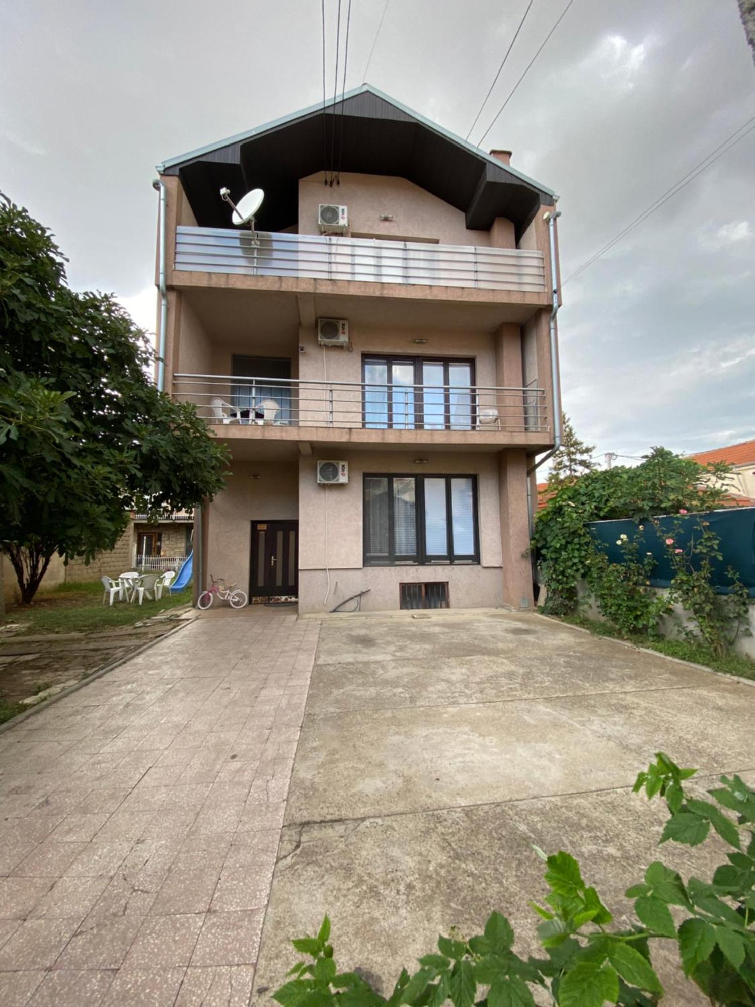 Apartmani Dora Leskovac Лесковац Экстерьер фото